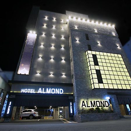 צ'אנגוון Masan Almond Hotel מראה חיצוני תמונה