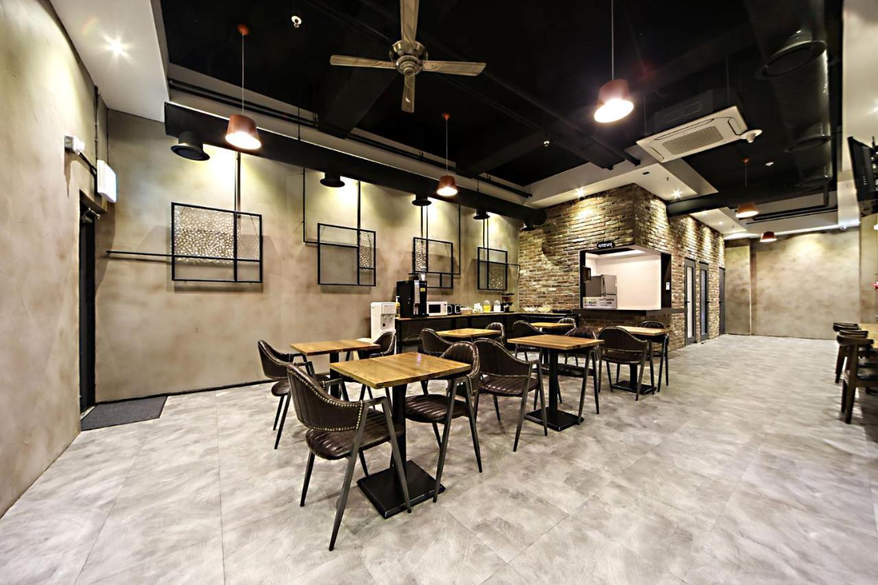 צ'אנגוון Masan Almond Hotel מראה חיצוני תמונה