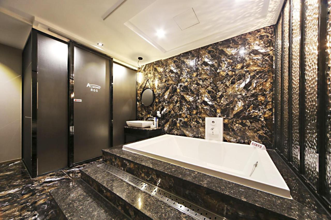 צ'אנגוון Masan Almond Hotel מראה חיצוני תמונה